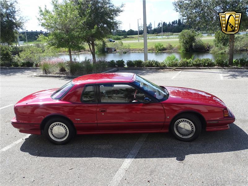 Oldsmobile toronado 1990