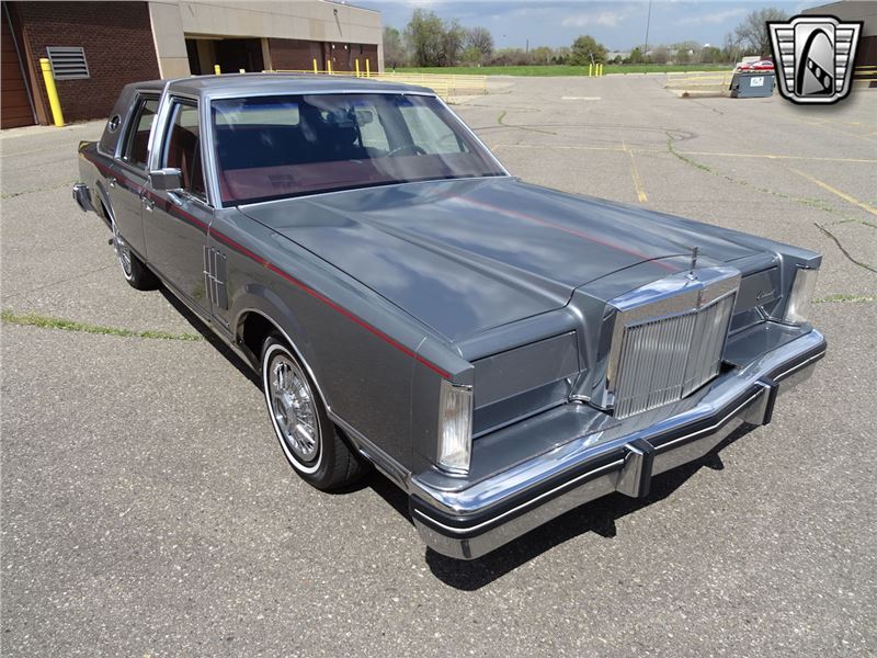 Lincoln continental 1983