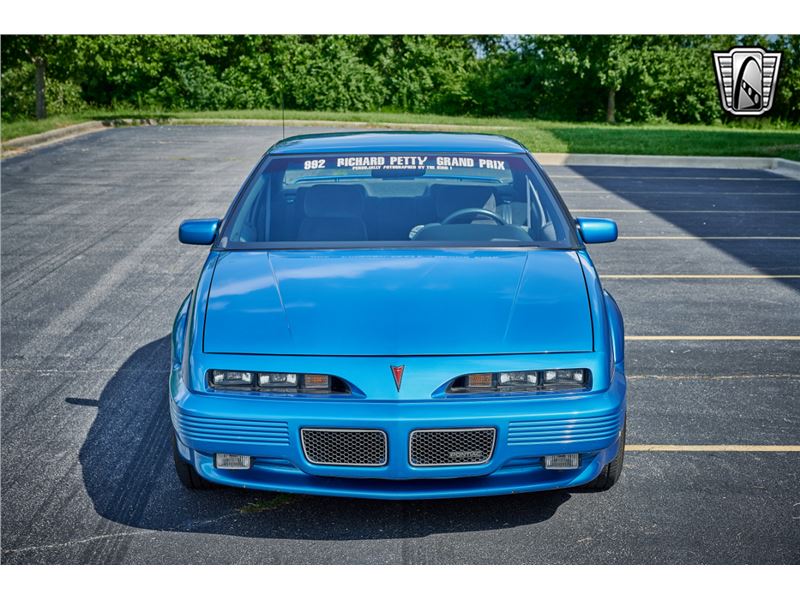 No Reserve: 1k-Mile 1992 Pontiac Grand Prix Richard Petty Edition for sale  on BaT Auctions - sold for $17,501 on February 9, 2022 (Lot #65,388)