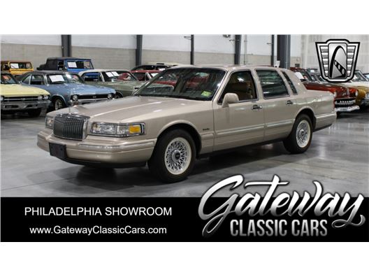 1997 Lincoln Town Car for sale in Runnemede, New Jersey 08078