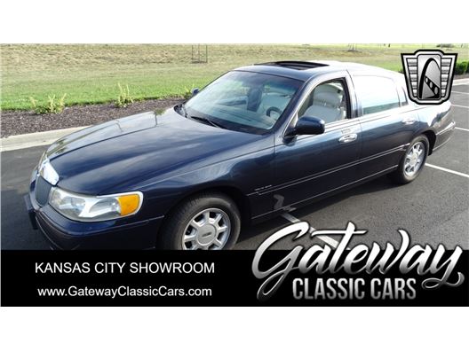 2000 Lincoln Town Car for sale in Olathe, Kansas 66061