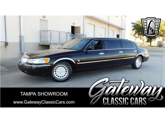 2001 Lincoln Town Car for sale in Ruskin, Florida 33570